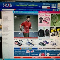 รูปภาพถ่ายที่ Tennis Express โดย Francisco R. เมื่อ 10/12/2012