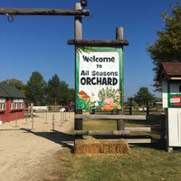 รูปภาพถ่ายที่ All Seasons Orchard โดย Mechelle W. เมื่อ 10/13/2017