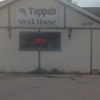 Foto scattata a Tappa&amp;#39;s Steak House da Clay M. il 8/26/2014