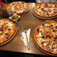 Foto tomada en Pizza Napoli  por Simge B. el 3/15/2020