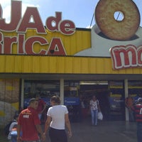 11/30/2012 tarihinde Josenildo R.ziyaretçi tarafından Loja de Fábrica Biscoitos Mabel'de çekilen fotoğraf
