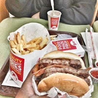 Photo taken at Wendy’s by Jeremiah P. on 2/19/2013