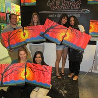 Photo prise au Design and Dine  Eat • Drink • Paint par Design and Dine  Eat • Drink • Paint le7/31/2013