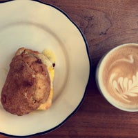 Photo taken at Dollop Coffee &amp;amp; Tea by سليمان ع. on 5/5/2018