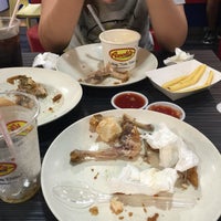 Photo taken at Arnold&amp;#39;s Fried Chicken by Nei N. on 7/22/2016