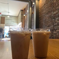 10/27/2023にDaniがAlabaster Coffee Roaster &amp;amp; Tea Co.で撮った写真