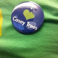 รูปภาพถ่ายที่ Casey Trees โดย Timothy E. เมื่อ 10/4/2012