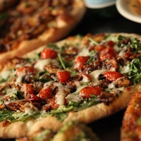Das Foto wurde bei John&amp;#39;s Pizza von John&amp;#39;s Pizza am 1/13/2017 aufgenommen