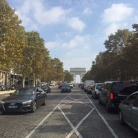 Photo taken at Avenue de la Grande Armée by Vitalie Ș. on 9/28/2018