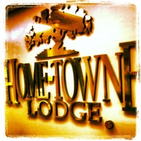 Foto tomada en Home-Towne Lodge  por Meghen 🎀 Tindall el 11/4/2012