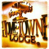 Foto tomada en Home-Towne Lodge  por Meghen 🎀 Tindall el 10/15/2012