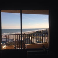 Das Foto wurde bei La Quinta Inn &amp;amp; Suites Cocoa Beach Oceanfront von Raam D. am 1/7/2015 aufgenommen