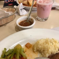 Photo taken at Vips by Ivan S. on 8/7/2018