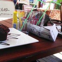 Foto tomada en Bulvar Cafe &amp;amp; Patisserie  por Umut Cem A. el 11/5/2012