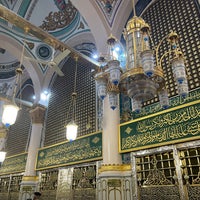 Photo taken at قبر الرسول صلى الله عليه وسلم Tomb of the Prophet (peace be upon him) by OS on 7/28/2023