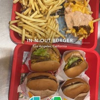Photo taken at In-N-Out Burger by F 🐎 on 4/19/2023
