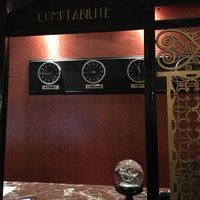Foto diambil di Hôtel Clarendon oleh Delfee F. pada 12/29/2017