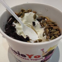 รูปภาพถ่ายที่ Mieleyo Premium Frozen Yogurt โดย Penny L. เมื่อ 1/11/2013