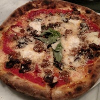 2/5/2017 tarihinde Sherry W.ziyaretçi tarafından Bocce Pizzeria'de çekilen fotoğraf