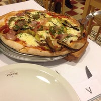 1/17/2015 tarihinde Fran G.ziyaretçi tarafından Pizzeria Vicente'de çekilen fotoğraf