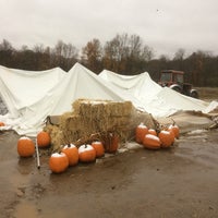 Photo taken at Dykemans Pumpkin Patch by Henry D. on 10/27/2016