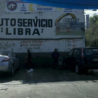 Photo taken at Auto Lavado Libra by Isaí D. on 12/15/2012