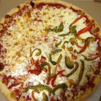 รูปภาพถ่ายที่ Airways Pizza, Gyro &amp;amp; Restaurant โดย Miche เมื่อ 10/8/2012