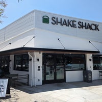 Photo taken at Shake Shack by Eric W. on 7/9/2023