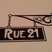 12/2/2012にGuillermo C.がRue 21で撮った写真