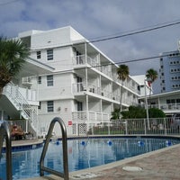 รูปภาพถ่ายที่ Collins Hotel โดย Ali R. เมื่อ 12/30/2012