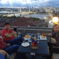 Foto diambil di Kösem Sultan Cafe &amp;amp; Restaurant oleh Demir D. pada 8/30/2017