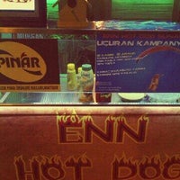 Foto tirada no(a) Enn Hot Dog por Asil D. em 11/30/2012