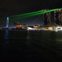Foto tirada no(a) Singapore River por Denise G. em 12/18/2014