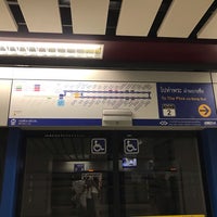 Photo taken at MRT Ratchadaphisek (BL16) by หลาน on 1/8/2020
