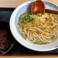 Photo taken at 鳴門うどん 別府店 by Naoto K. on 9/22/2022