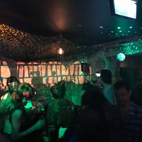 Das Foto wurde bei Play Bar von Cheryl M. am 3/24/2017 aufgenommen