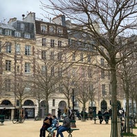 Photo taken at Place Dauphine by Chaery on 3/12/2022