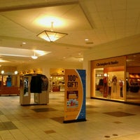Foto tomada en Forest Mall  por Jackson W. el 10/13/2012