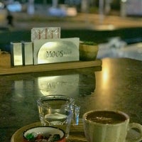 Photo prise au Moos Cafe &amp;amp; Restaurant par 👑 DENNIS 👑 . le7/24/2021