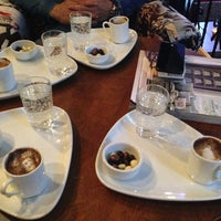 Das Foto wurde bei Notta Cafe &amp;amp; Bar von Nevriye H. am 11/20/2013 aufgenommen