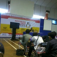 Review Lapangan Basket Indoor STIKI