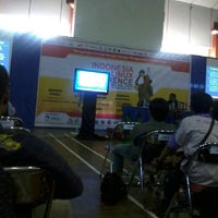 Review Lapangan Basket Indoor STIKI