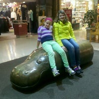 12/26/2012 tarihinde Jill B.ziyaretçi tarafından Westwood Mall'de çekilen fotoğraf