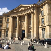 Photo taken at Université Paris Descartes by Winnie G. on 4/17/2019