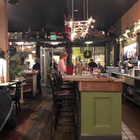 12/27/2019 tarihinde Mark B.ziyaretçi tarafından Cafe Hon'de çekilen fotoğraf