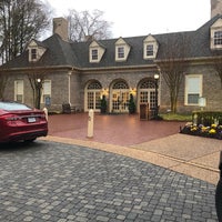 Foto tomada en Marriott&amp;#39;s Manor Club at Ford&amp;#39;s Colony  por Mark B. el 4/5/2019