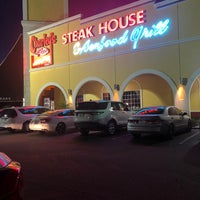 Das Foto wurde bei Charley&amp;#39;s Steak House &amp;amp; Seafood Grille von Mark B. am 3/8/2020 aufgenommen