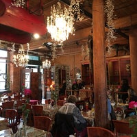 Foto diambil di CAV Restaurant oleh Vicente pada 2/21/2016