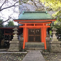 Photo taken at 榎戸稲荷神社 by 梨杏 on 10/30/2017