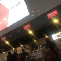 Photo taken at Check-in Avianca by Thiago S. on 3/9/2019